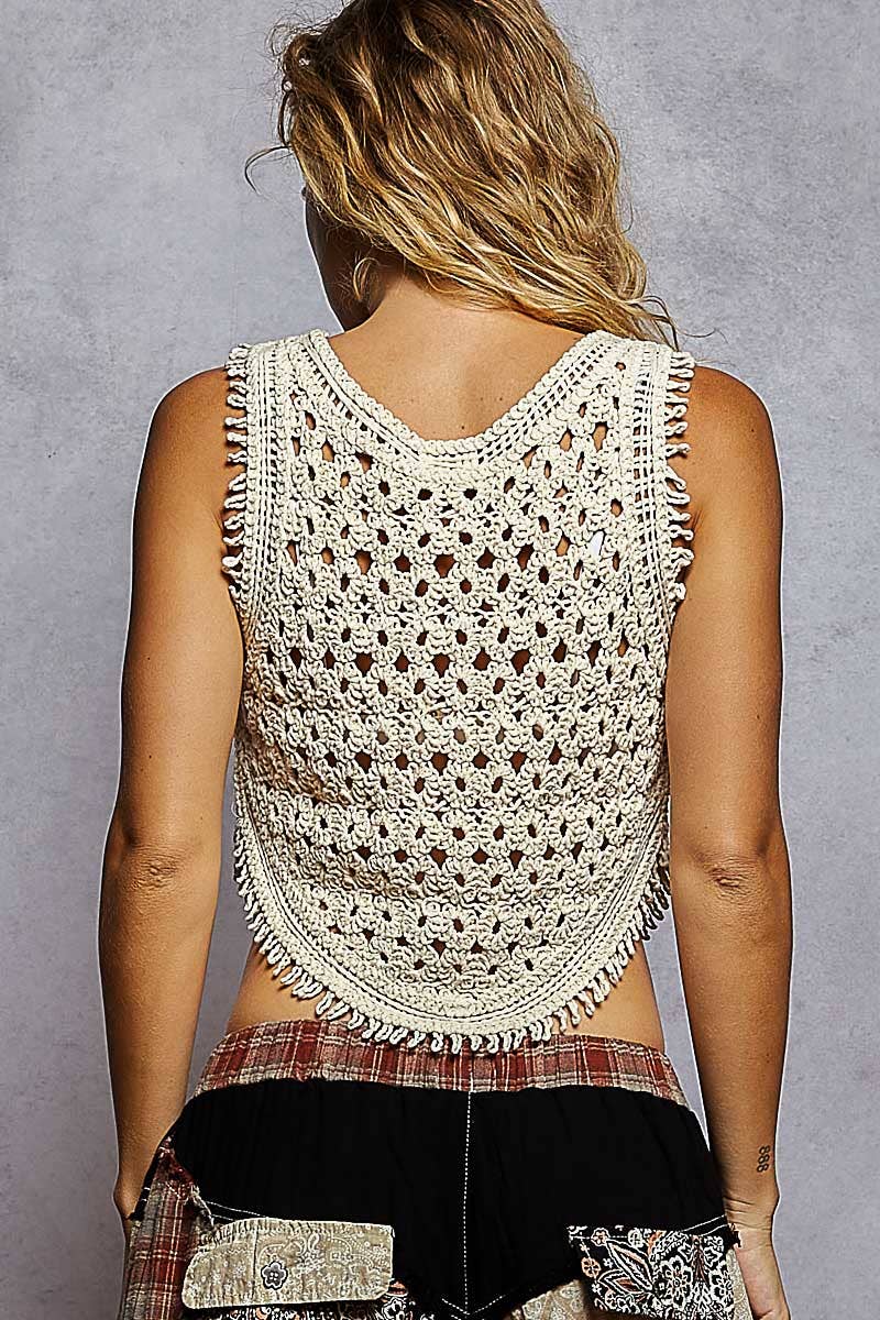 Round neck sleeveless cropped crochet top