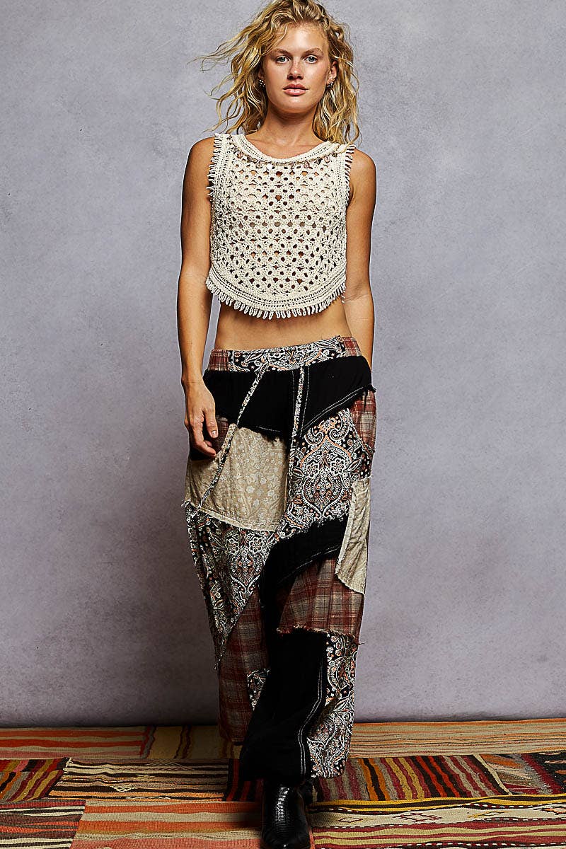 Round neck sleeveless cropped crochet top