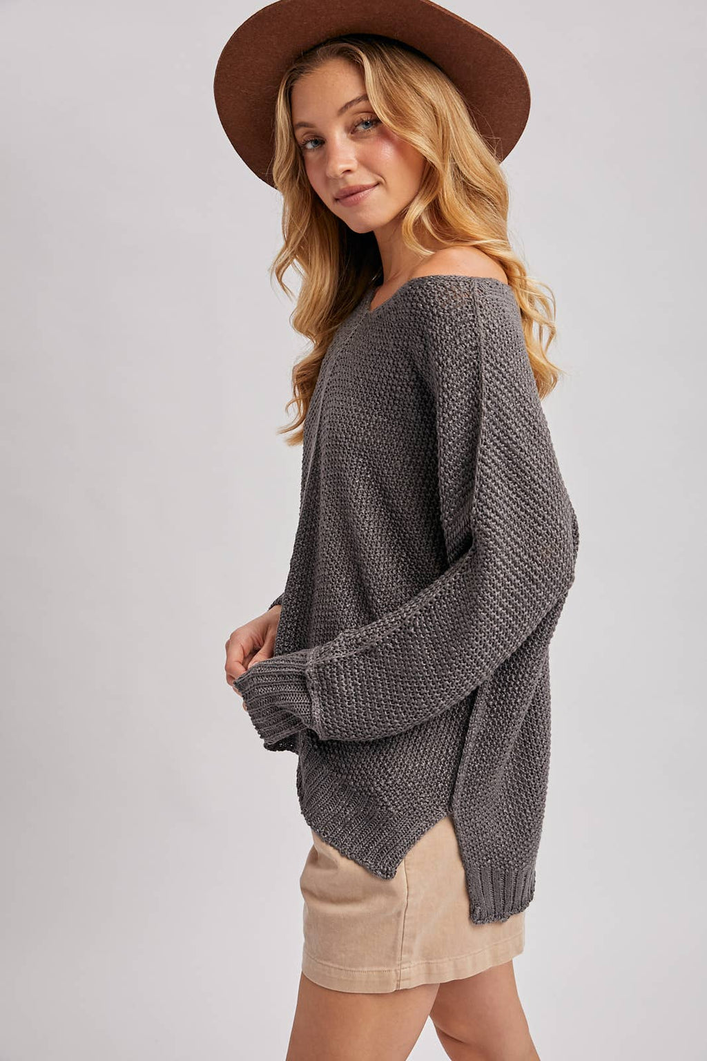 REVERSE SEAM LOOSE FIT SWEATER